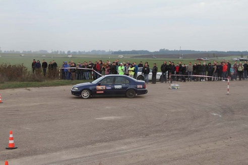 Маневрирования автомобилистов в Горках. 90 фото!