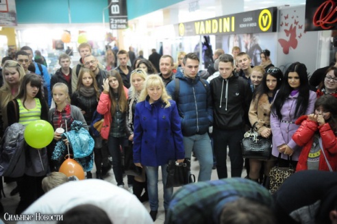 Торговый центр «Секрет» отметил свой День рождения Чемпионатом по поеданию бургеров и выбором «Мисс Секрет»