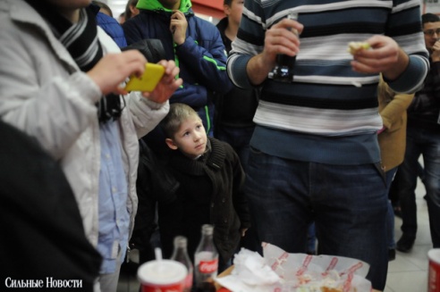 Торговый центр «Секрет» отметил свой День рождения Чемпионатом по поеданию бургеров и выбором «Мисс Секрет»