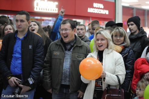 Торговый центр «Секрет» отметил свой День рождения Чемпионатом по поеданию бургеров и выбором «Мисс Секрет»
