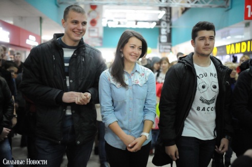 Торговый центр «Секрет» отметил свой День рождения Чемпионатом по поеданию бургеров и выбором «Мисс Секрет»