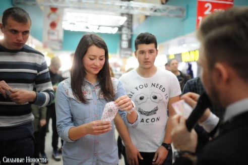 Торговый центр «Секрет» отметил свой День рождения Чемпионатом по поеданию бургеров и выбором «Мисс Секрет»