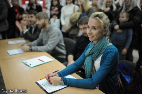 Торговый центр «Секрет» отметил свой День рождения Чемпионатом по поеданию бургеров и выбором «Мисс Секрет»