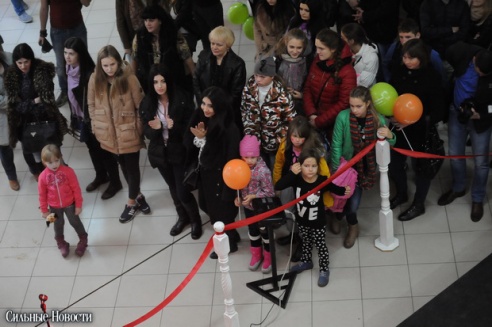 Торговый центр «Секрет» отметил свой День рождения Чемпионатом по поеданию бургеров и выбором «Мисс Секрет»