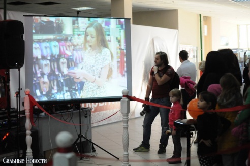 Торговый центр «Секрет» отметил свой День рождения Чемпионатом по поеданию бургеров и выбором «Мисс Секрет»