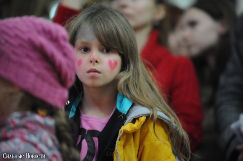 Торговый центр «Секрет» отметил свой День рождения Чемпионатом по поеданию бургеров и выбором «Мисс Секрет»