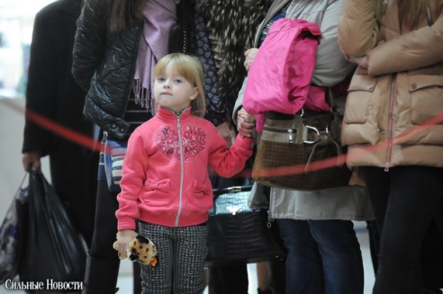 Торговый центр «Секрет» отметил свой День рождения Чемпионатом по поеданию бургеров и выбором «Мисс Секрет»