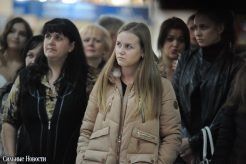 Торговый центр «Секрет» отметил свой День рождения Чемпионатом по поеданию бургеров и выбором «Мисс Секрет»