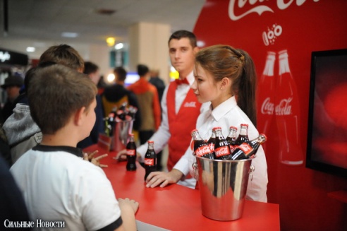 Торговый центр «Секрет» отметил свой День рождения Чемпионатом по поеданию бургеров и выбором «Мисс Секрет»