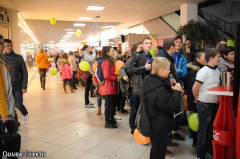 Торговый центр «Секрет» отметил свой День рождения Чемпионатом по поеданию бургеров и выбором «Мисс Секрет»