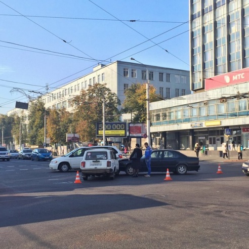 Фотофакт: за сутки на перекрестке в Гомеле произошло два ДТП с участием BMW