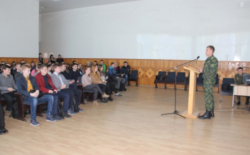 Офицеры и курсанты Института пограничной службы Республики Беларусь рассказывали в Костюковичах как стать профессиональным военным пограничником (+ фото, + видео)