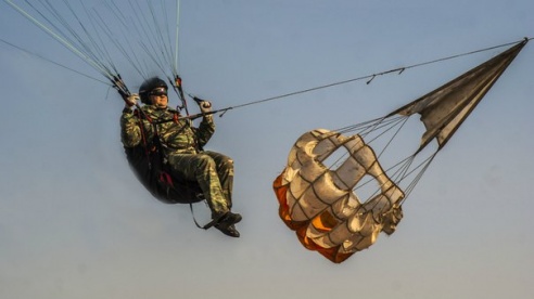 В Гомеле прошел чемпионат Беларуси по парапланеризму (фото)