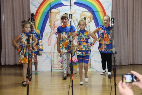 Концерт ко Дню матери в Ошмянском центре творчества детей и молодежи