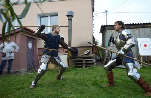 На свяце "Альгердаў шлях" у Глыбокім дзеці біліся на мячах і стралялі з лука (ФОТА)