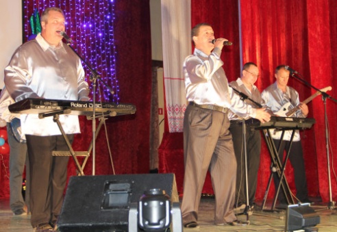 В Костюковичском районном Центре культуры состоялся праздничный концерт «Твоей улыбки свет», посвященный Дню матери (+ фото)