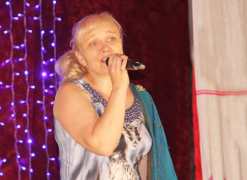 В Костюковичском районном Центре культуры состоялся праздничный концерт «Твоей улыбки свет», посвященный Дню матери (+ фото)