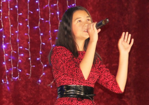 В Костюковичском районном Центре культуры состоялся праздничный концерт «Твоей улыбки свет», посвященный Дню матери (+ фото)