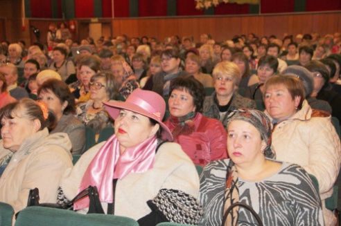 В Костюковичском районном Центре культуры состоялся праздничный концерт «Твоей улыбки свет», посвященный Дню матери (+ фото)