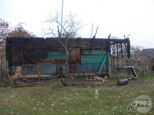 Житель Вилейского района разбил окна, чтобы выветрить из дома дым. В результате дом сгорел полностью (ФОТО)