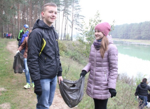 По инициативе Костюковичского лесхоза в рамках месячника по наведению порядка на земле были проведены два общественных мероприятия (+ фото)