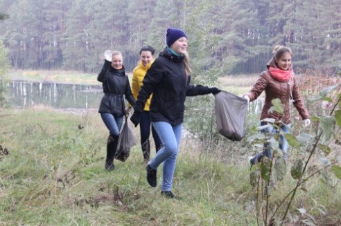 По инициативе Костюковичского лесхоза в рамках месячника по наведению порядка на земле были проведены два общественных мероприятия (+ фото)