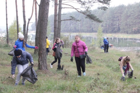 По инициативе Костюковичского лесхоза в рамках месячника по наведению порядка на земле были проведены два общественных мероприятия (+ фото)