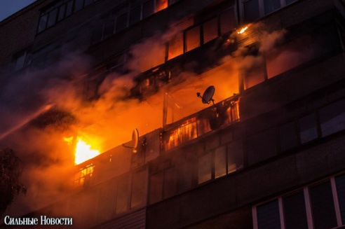 Крупный пожар в жилом доме на Кожара: сгорели несколько балконов (фото, видео)