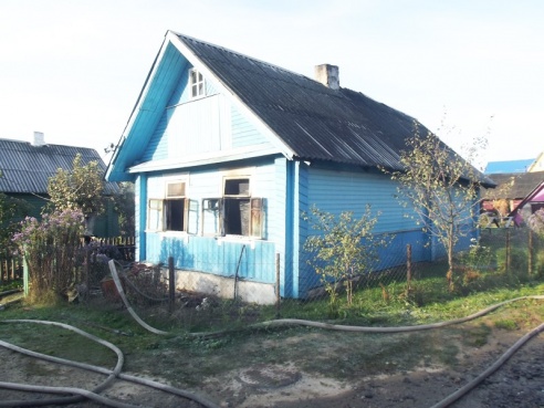 Гарэў дом на Маладзечаншчыне, папярэдняя прычына – складванне рэчаў каля печы