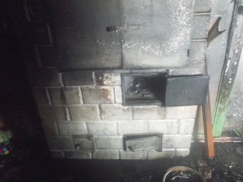 Гарэў дом на Маладзечаншчыне, папярэдняя прычына – складванне рэчаў каля печы