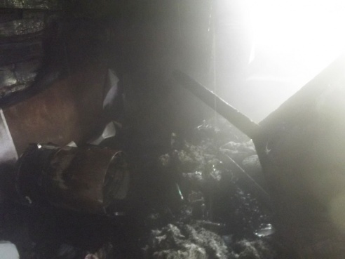 Гарэў дом на Маладзечаншчыне, папярэдняя прычына – складванне рэчаў каля печы