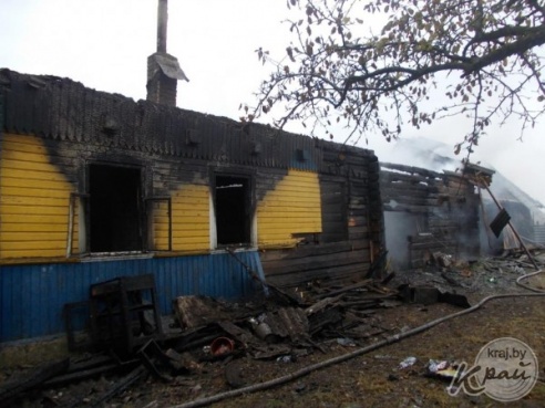 Из-за перекала печи в Вилейском районе 23 октября сгорел жилой дом, принадлежавший минчанам (ФОТО)
