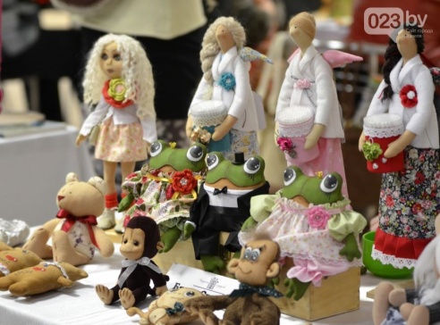 Гомельские ремесленники представили новые hand-made работы и поделились секретами своего ремесла