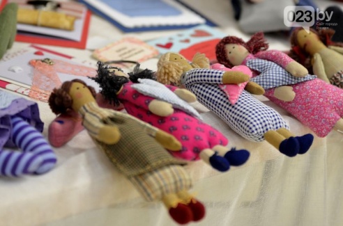 Гомельские ремесленники представили новые hand-made работы и поделились секретами своего ремесла