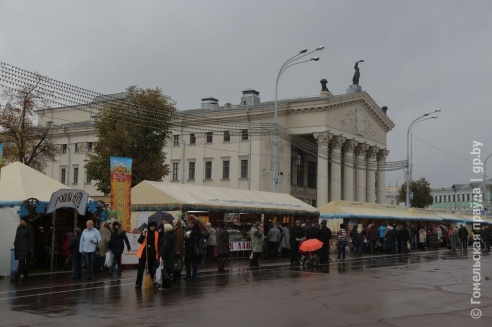 Налетай, торопись… Гомельчане оценили размах ярмарки на площади Ленина