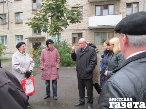 Быть проезду во двор или нет, решали жители домов по улице Наганова в Бресте
