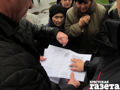 Быть проезду во двор или нет, решали жители домов по улице Наганова в Бресте