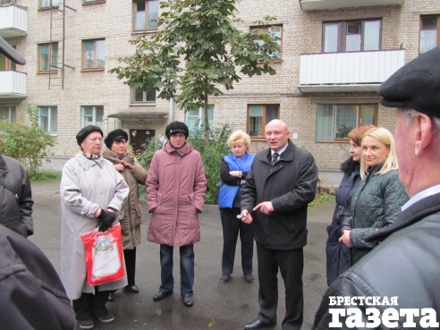 Быть проезду во двор или нет, решали жители домов по улице Наганова в Бресте