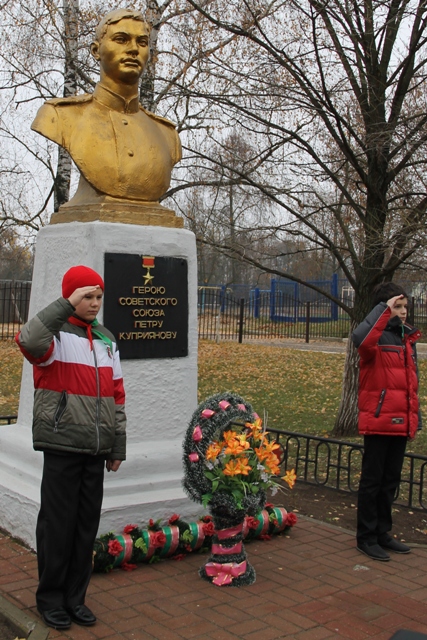 В СШ № 1 прошел митинг в память о подвиге Петра Куприянова