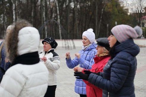 В Горках прошел мастер-класс по скандинавской ходьбе