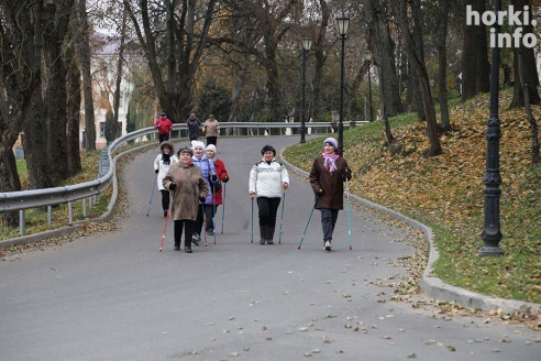 В Горках прошел мастер-класс по скандинавской ходьбе