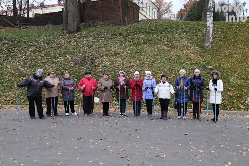 В Горках прошел мастер-класс по скандинавской ходьбе