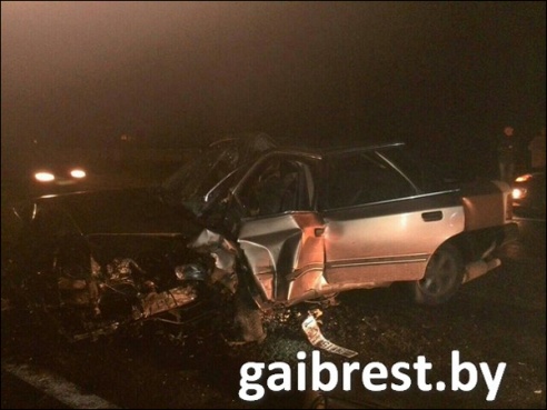 Водитель, скрываясь с места ДТП, совершил лобовое столкновение