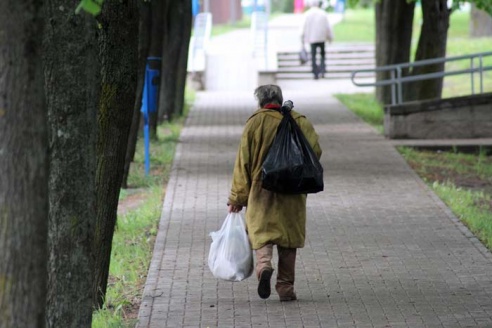 Некоторые жители Горок едят, носят и имеют в доме то, что находят на свалках