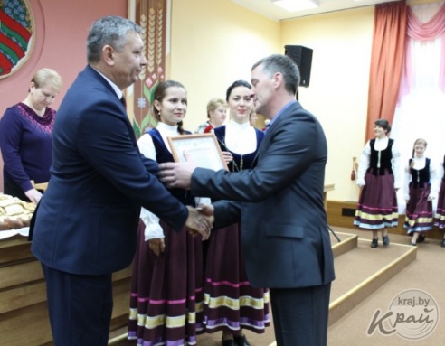 На областных «Дожинках» в Вилейке наградили около 100 аграриев района (ФОТО)