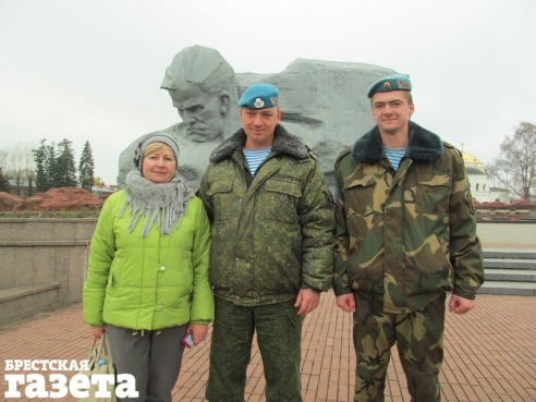 Дембелей-десантников провожали на гражданку в Брестской крепости