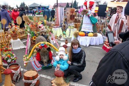 ФОТОРЕПОРТАЖ: Ростовые куклы, мастер-классы, салют, или Что можно было увидеть на "Дожинках" в Вилейке