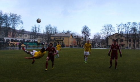 Игра с лидером. ФК "Химик" принимал на своем поле ФК "Ислочь"