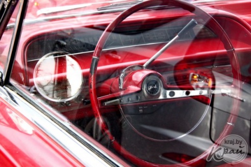 ФОТОФАКТ: Выставка ретроавтомобилей в Вилейке на "Дожинках"