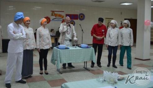 «Чайханщики» и «шынкары» соревновались в приготовлении драников в Вилейке (ФОТО)